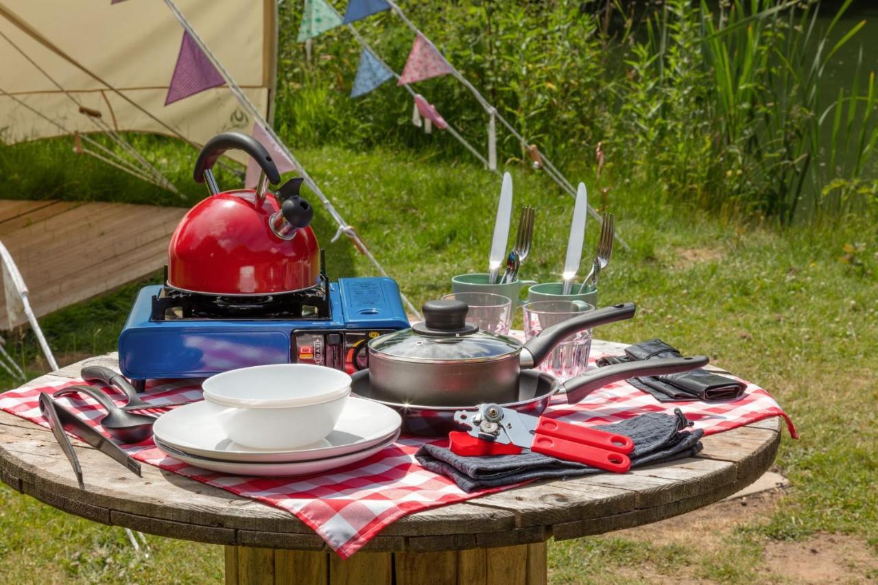 Lloyds Meadow Glamping Hotel Честър Екстериор снимка