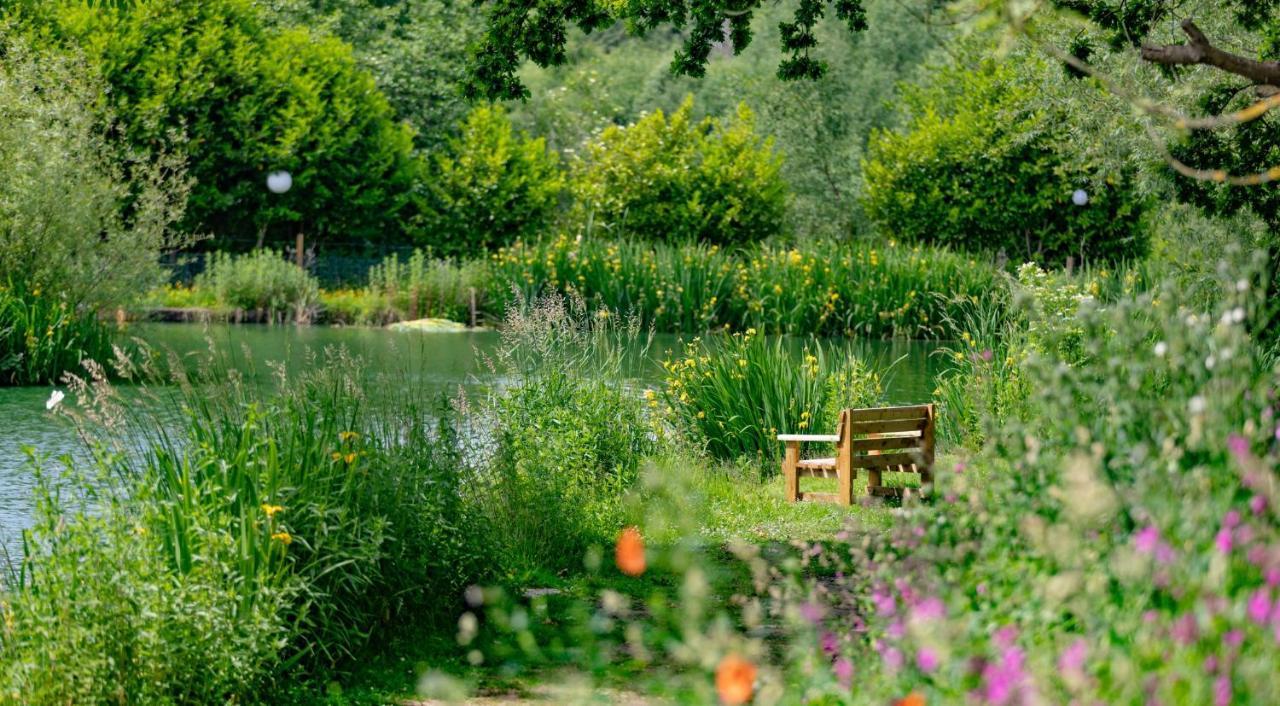 Lloyds Meadow Glamping Hotel Честър Екстериор снимка